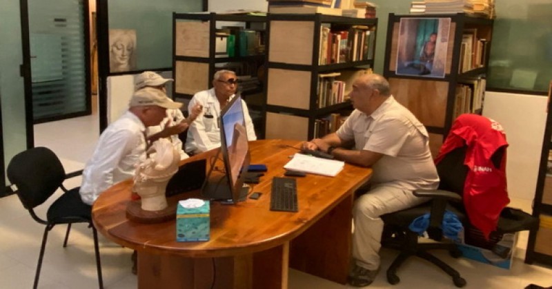 INAH sostiene reunión con artesanos y guías de turistas de Chichén Itzá tras brutal apuñalamiento: todo tranquilo y en armonía, dicen luego del intento de asesinato