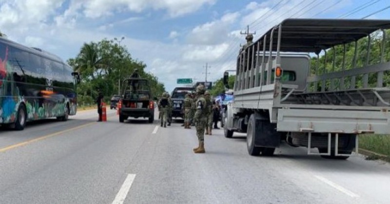 Violento asalto armado a vehículo del transporte foráneo en Playa del Carmen: habrían secuestrado, además, a una turista al parecer de nacionalidad española