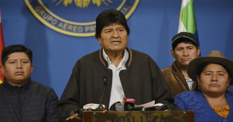 Evo Morales renunció a la presidencia de Bolivia: Es un golpe cívico-policial-militar, dice y llama a poner fin a la violencia