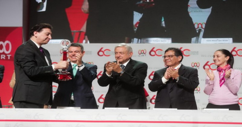 Presidente AMLO da espaldarazo a la industria de la radio y la televisión: reducirá tiempos oficiales, dice, a través de decreto