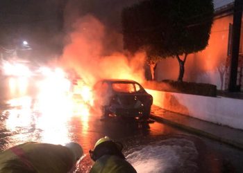 Delincuentes incendian autos en Tabasco tras detención de líder