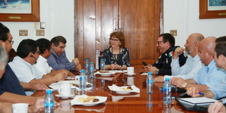 Se reúne secretaria General de Gobierno con representantes de los Transportistas para revisar cobro para ingresar a Mérida