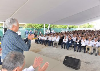 Gira por el sureste de Manuel Bartlett para reunirse con trabajadores de la CFE e informarles sobre proyectos para generar energía, dice