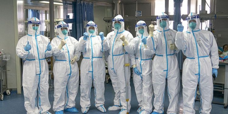 China tiene casi 6.000 casos confirmados de coronavirus de Wuhan. Se estima 132 fallecido