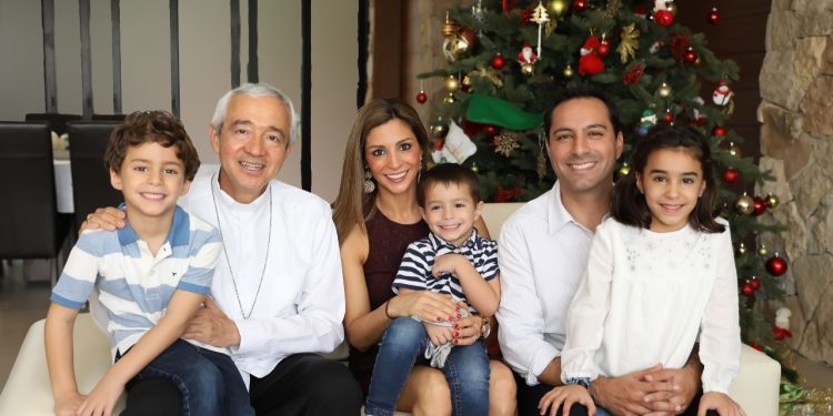 Recibe el gobernador Mauricio Vila Dosal a Monseñor Jorge Carlos Patrón Wong