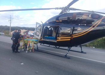 Rescata nuevo helicóptero de la SSP a dos jóvenes tras sufrir un accidente en la carretera Mérida-Chetumal