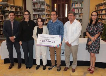 Obra Tiburones de Adán Hernández Medellín, que narra la imagen de la violencia en un pueblo costero de Veracruz, recibió el Premio Nacional de Cuento “Beatriz Espejo”