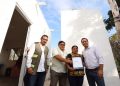 Gobernador entrega pisos, cuartos, baños y techos a habitantes que lo necesitan