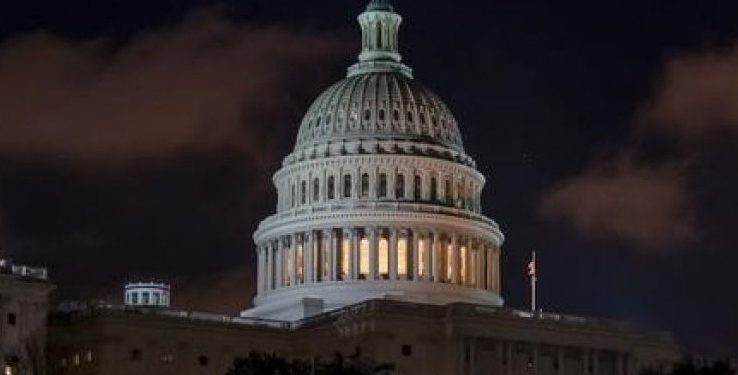 Frena la Cámara de Representantes a Trump: vota restringir capacidad del presidente estadounidense para ir a la guerra con Irán