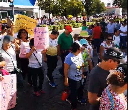 Docentes Unidos Luchando en Yucatán (DULY), se “deslinda de toda agresión o actos violentos ocurridos” durante la marcha del domingo, dicen