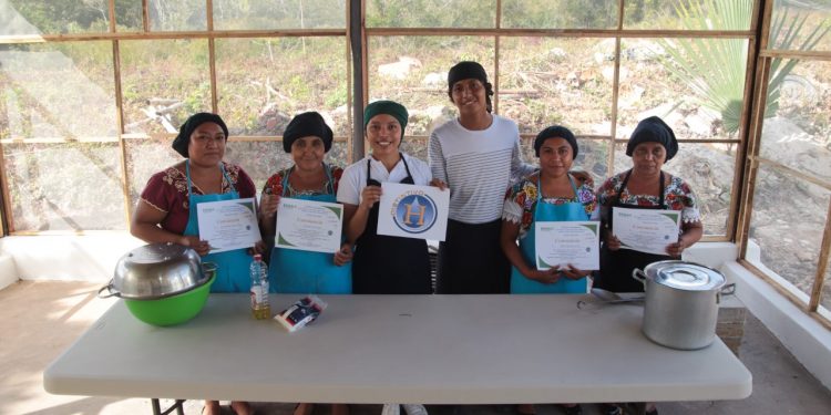 Comedores escolares de la Segey reciben distintivo por cumplir con estándares de higiene, afirman autoridades