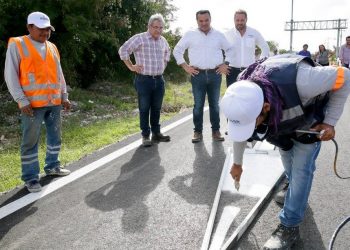 Supervisa alcalde de Mérida los trabajos de modernización del camino rural que conecta Caucel y Cheumán