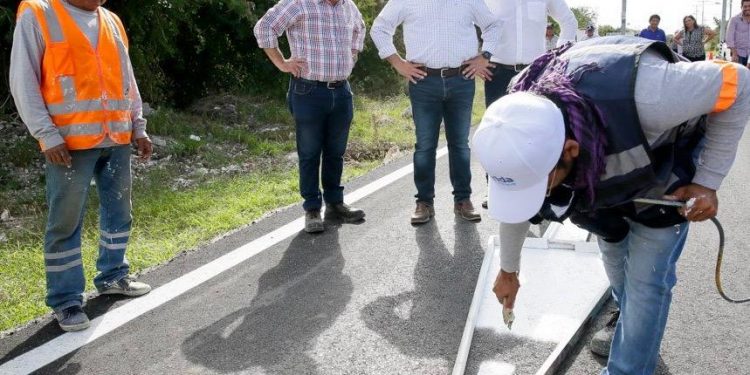 Supervisa alcalde de Mérida los trabajos de modernización del camino rural que conecta Caucel y Cheumán