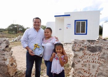 Vecinos de Caucel reciben acciones de vivienda y la ampliación de las redes eléctrica y de agua potable