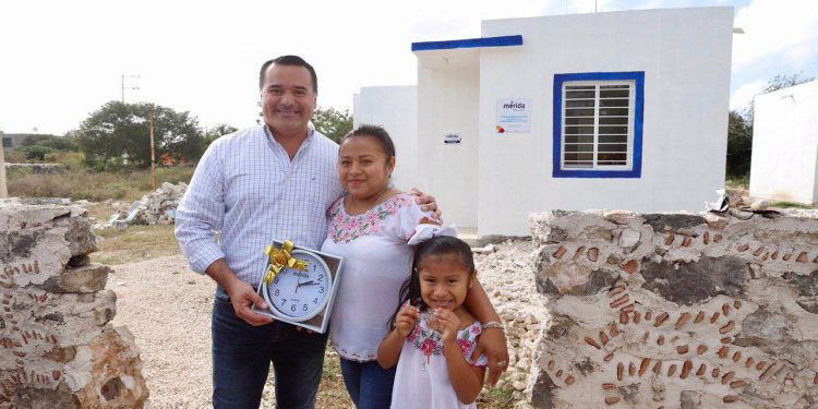 Vecinos de Caucel reciben acciones de vivienda y la ampliación de las redes eléctrica y de agua potable