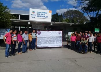 Maestros realizan paro en escuela Enrique Gottdiener Soto