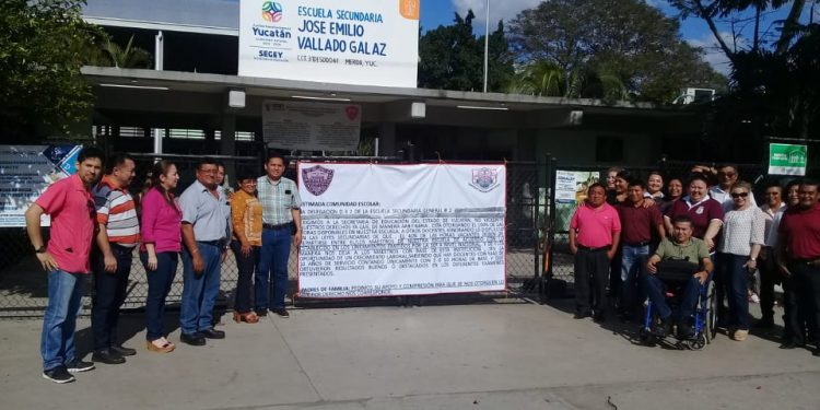 Maestros realizan paro en escuela Enrique Gottdiener Soto