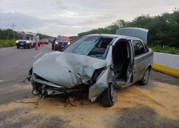Pierde el control del vehículo y choca en la Mérida-Motul
