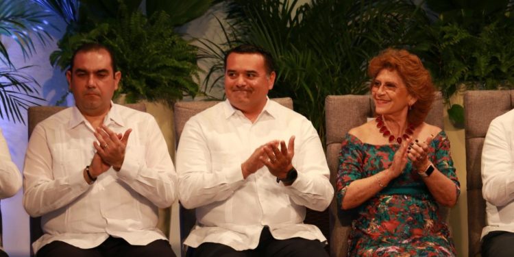 Sesión solemne de cabildo por 478 aniversario de Mérida