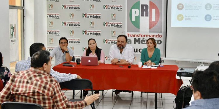 El PRI (Partido Revolucionario Institucional) anunció que irá a la marcha del domingo, aunque no su dirigencia