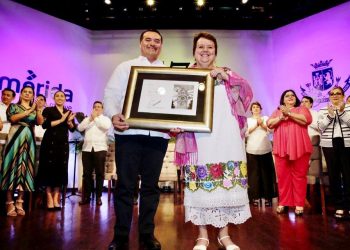 Alcalde Renán Barrera  Concha encabezó sesión Solemne de Cabildo