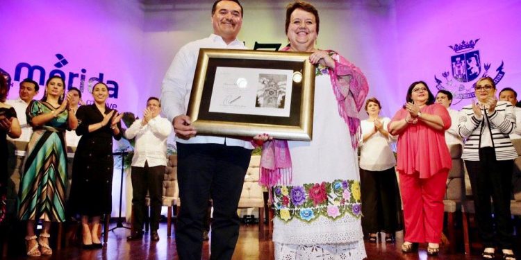 Alcalde Renán Barrera  Concha encabezó sesión Solemne de Cabildo