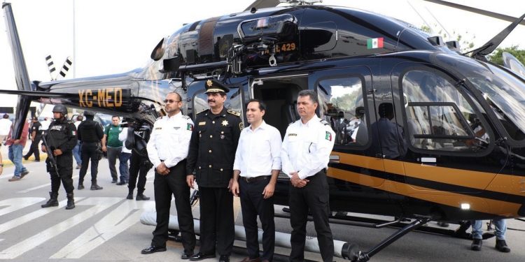 Gobernador Mauricio Vila Dosal entregó moderno helicóptero a la SSP y más patrullas a municipios