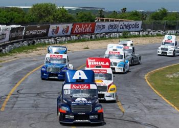 Con sólo 19 años, Michel Jourdain Jr. se convirtió en uno de los pilotos más jóvenes en competir en las Champ Car World Series (actualmente, IndyCar), incluidas las 500 millas de Indianápolis