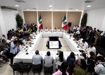 En el Congreso funcionarios estatales respondieron preguntas de los legisladores sobre la glosa entre reclamos de personas del Amotac, PRI y organizaciones