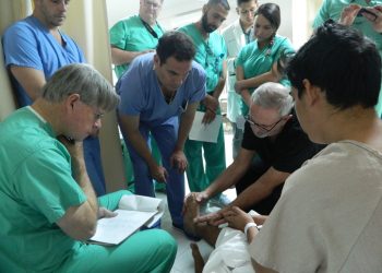 Con la operación de siete pacientes con problemas de pie y tobillo concluyó la primera jornada de cirugías ortopédicas a cargo de especialistas estadounidenses