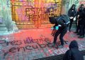 Feministas protestaron frente a periódico Reforma para pedir un periodismo responsable en materia de feminicidios