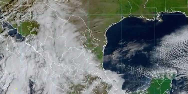 En las próximas 24 horas, la masa de aire frío que impulsó al frente frío No. 36, permanecerá cubriendo la península de Yucatán y golfo de México