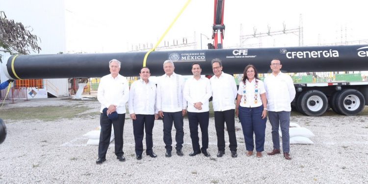 El presidente Andrés Manuel López Obrador y el gobernador Mauricio Vila Dosal ponen en marcha obras de infraestructura energética