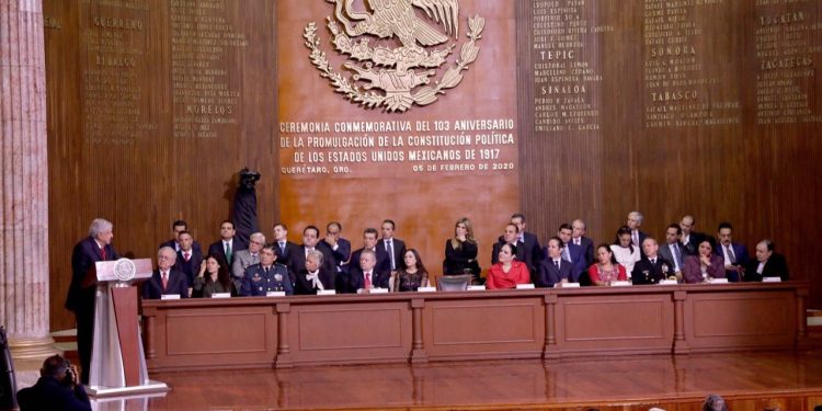 Gobernador Mauricio Vila Dosal presente en la ceremonia por 103 aniversario de la Constitución mexicana
