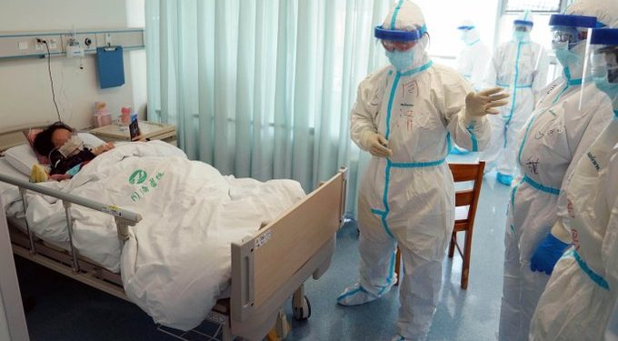 Fallece una cuarta persona en Italia por el coronavirus de Wuhan / Caen mercados financieros