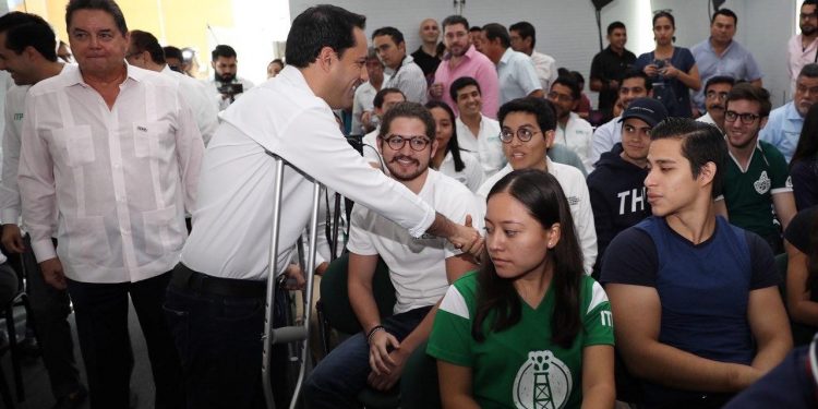 Se reúne el Gobernador Mauricio Vila Dosal con estudiantes del Instituto Tecnológico del Petróleo y Energía (ITPE): “Yucatán será el único estado de la República en producir más energía limpia”