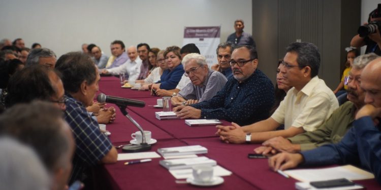 El país es como monstruo que lo mismo mata a una mujer que a una niña, y lo mismo preparan una tumba que hacer un horno para incinerar a personas, dijo el senador Ramírez Marín / Presentó Diccionario de Escritores