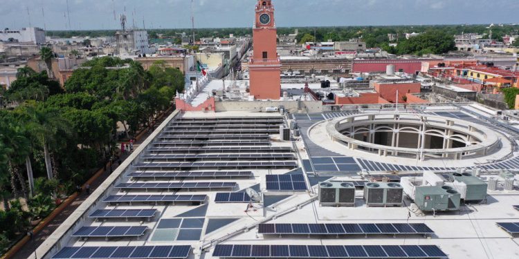 Ayuntamiento de Mérida quiere energía 100 por ciento renovable: aprobaron en Cabildo instalación de páneles solares en 99 edificios