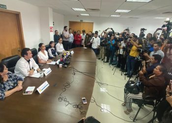 Presume alcalde de Cozumel que el Coronavirus “nunca fue riesgo” para la isla, la que asegura sigue libre de esa enfermedad / En rueda de prensa Pedro Joaquín por caso de crucero Meraviglia rechazado en el Caribe
