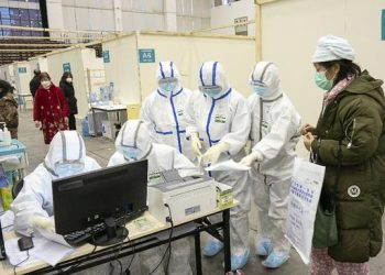 La epidemia de coronavirus podría extenderse a aproximadamente dos tercios de la población mundial si no se puede controlar, advierten