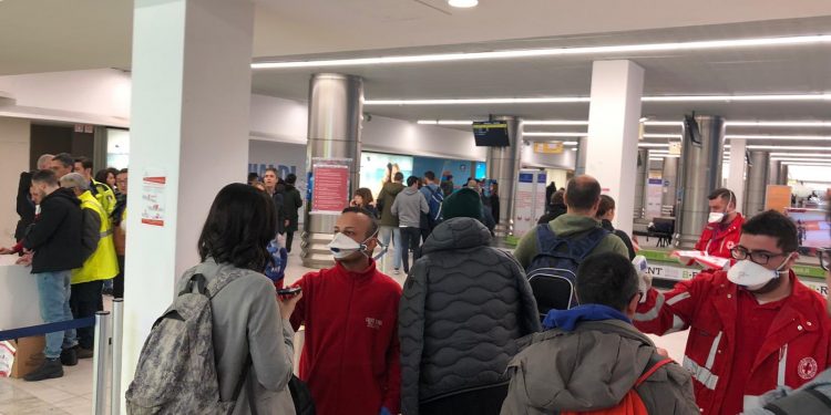 Un legislador iraní afirma que hay 50 muertos por el coronavirus en Irán