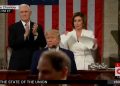 Donald Trump dejó con la mano tendida a la líder demócrata Nancy Pelosi: ella respondió rompiendo el discurso del presidente en vivo