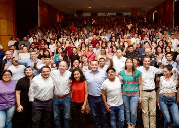 El alcalde Renán Barrera presentó el programa “Jóvenes por Mérida”