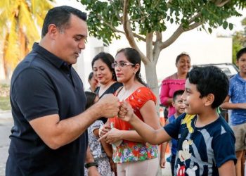 Atención médica gratuita para beneficiarios del programa de becas municipales y sus tutoras en Mérida