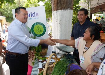 El alcalde Renán Barrera visita el mercado “Slow Food”, al que se incorporaron familias de Chablekal, Tixcuytún, Komchén, y Tzacalá