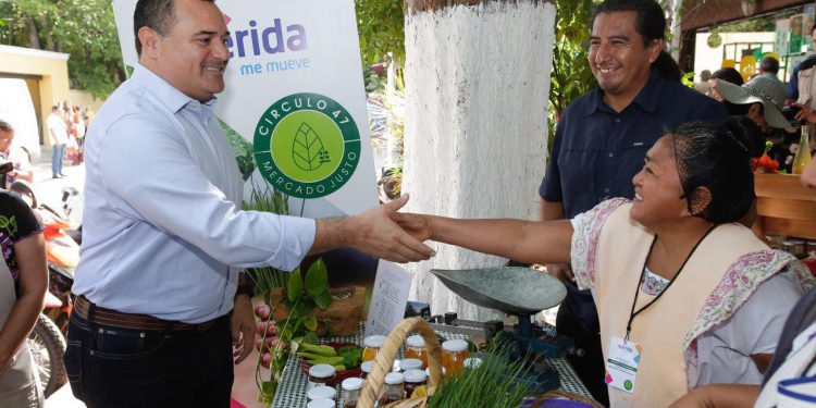El alcalde Renán Barrera visita el mercado “Slow Food”, al que se incorporaron familias de Chablekal, Tixcuytún, Komchén, y Tzacalá