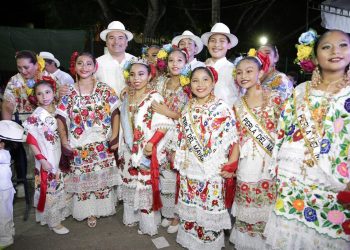 Más de 113 mil personas aplauden a las comparsas regionales y disfrutan una magna vaquería en el “Lunes Regional” en Ciudad Carnaval