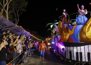 Derrotero más amplio, mejor iluminación y zonas de mayor atractivo visual en el carnaval, dice el alcalde Renán Barrera