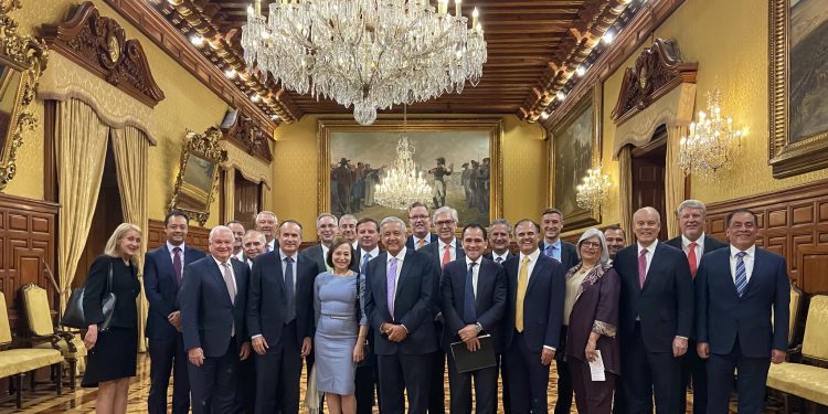 Reclama el SAT pago de impuestos a Walmart por más de 10.5 mil millones de pesos