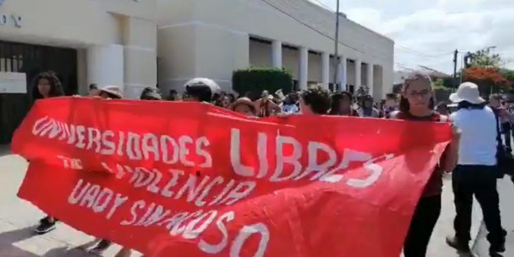 UADY dice en comunicado que ya se estableció contacto con empresa constructora cuyos trabajadores fueron acusados de acoso en redes sociales